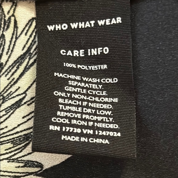 🌹Who What Wear Floral Black Blouse - Picture 8 of 8